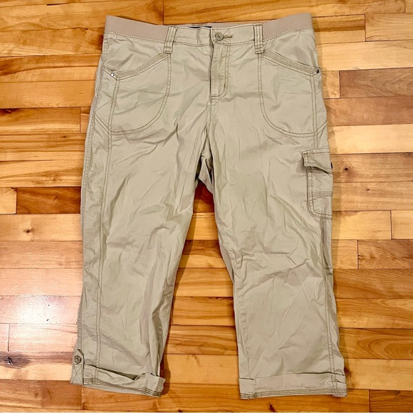Lee Pants - Lee relaxed fit Tan Cargo Capris 12 Medium